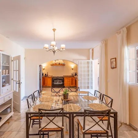 Villa Buenavista - Sea View, Private Heated Pool, Spa, 5 Bedrooms *